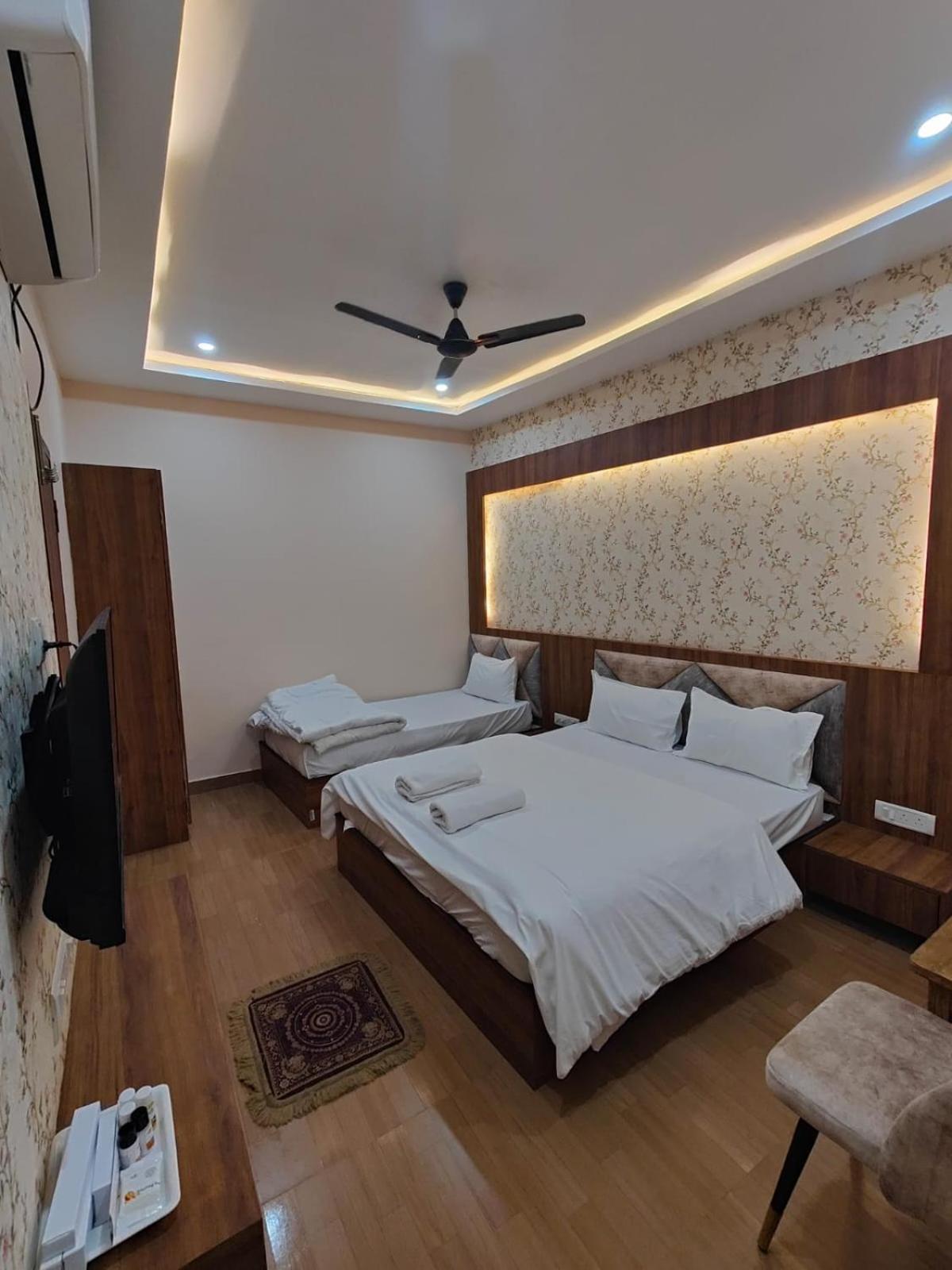 Hotel Mangal Murti Varanasi Exterior foto