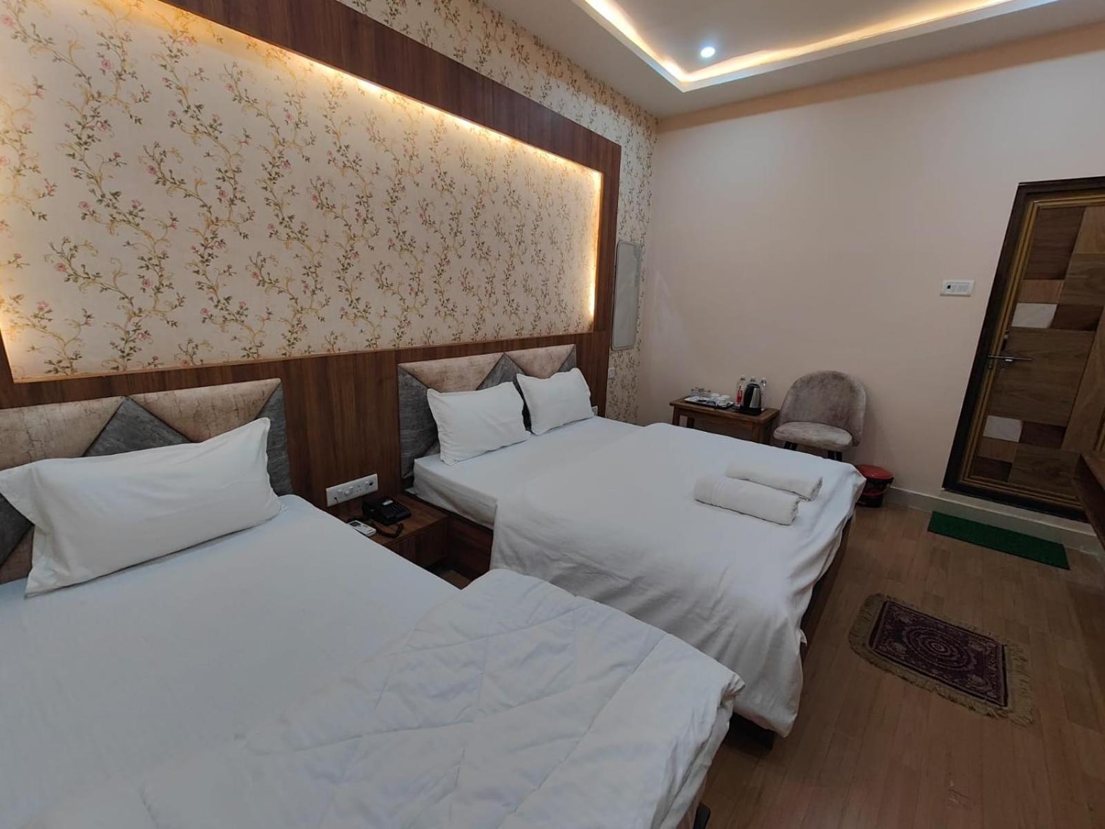 Hotel Mangal Murti Varanasi Exterior foto